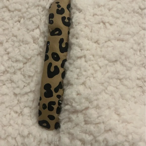 EUC Women’s Thread & Supply Pullover Sweater in Ivory Leopard Size Small. - Picture 6 of 9